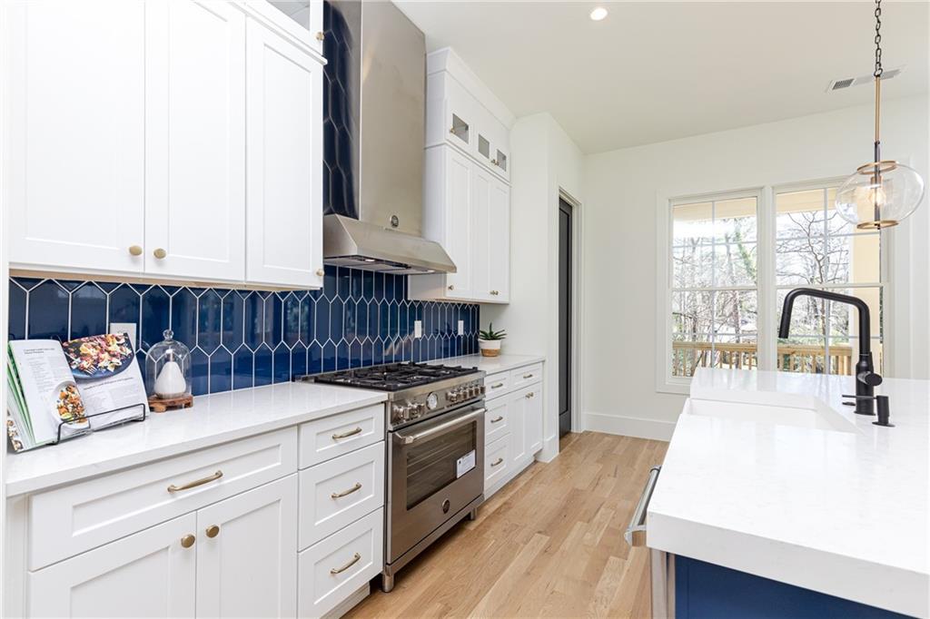 1099 Palafox Drive