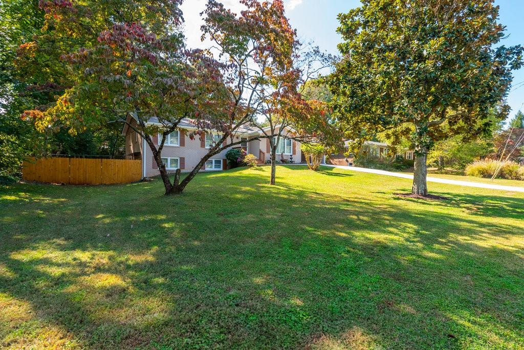 1800 Kinridge Road