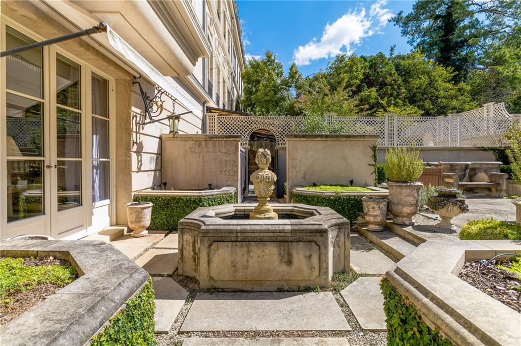 2288 Peachtree Road NW Unit 6