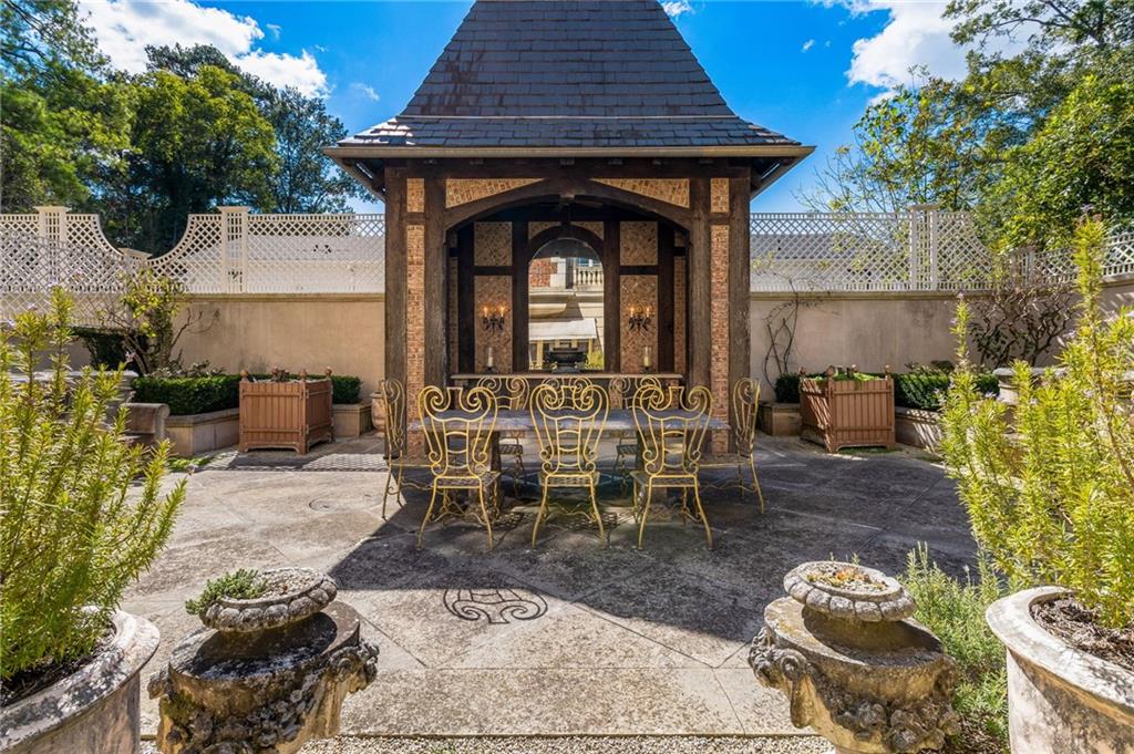 2288 Peachtree Road NW Unit 6