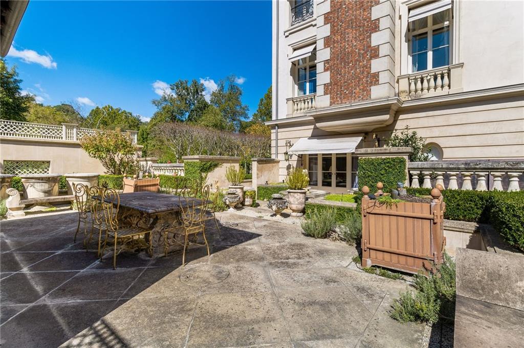 2288 Peachtree Road NW Unit 6