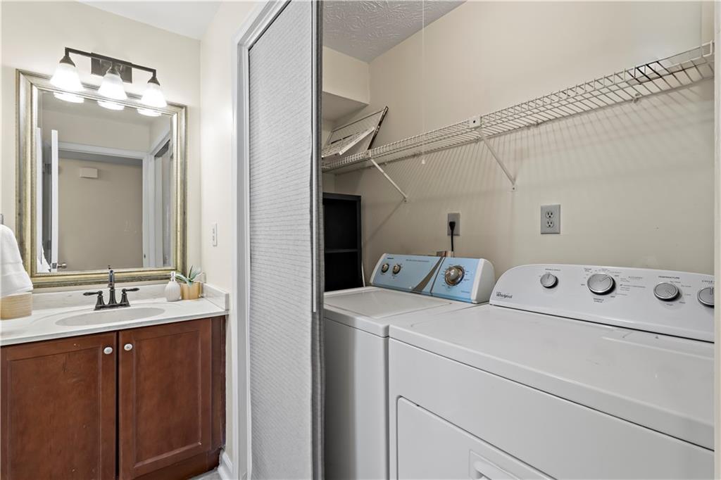 1498 Oakridge Court