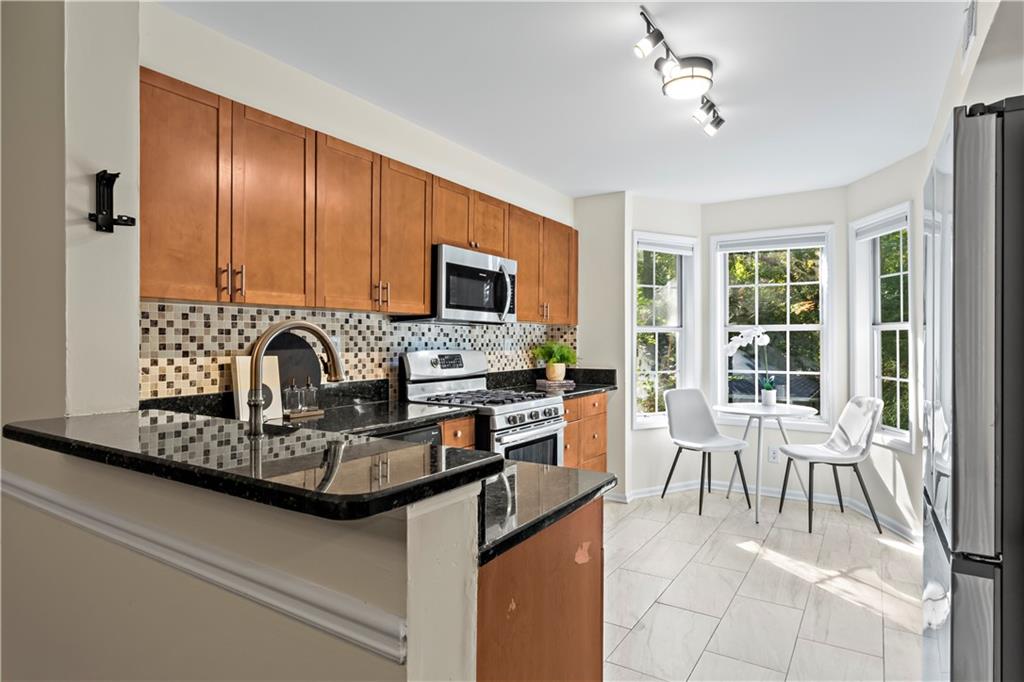 1498 Oakridge Court
