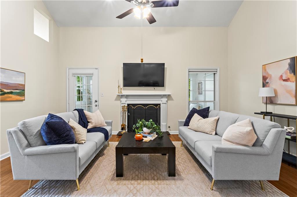 1498 Oakridge Court