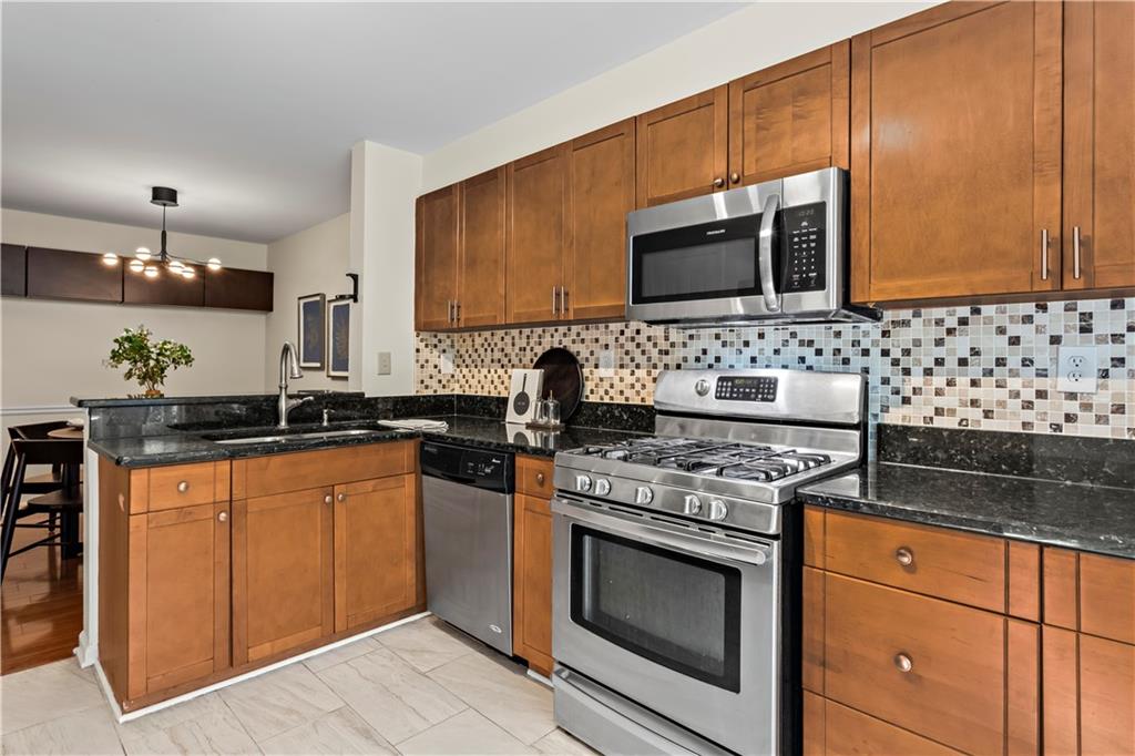 1498 Oakridge Court