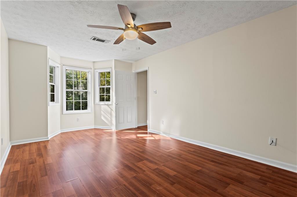 1498 Oakridge Court