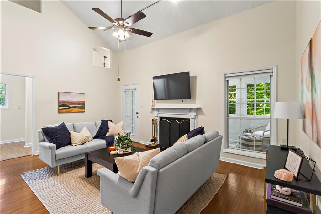 1498 Oakridge Court