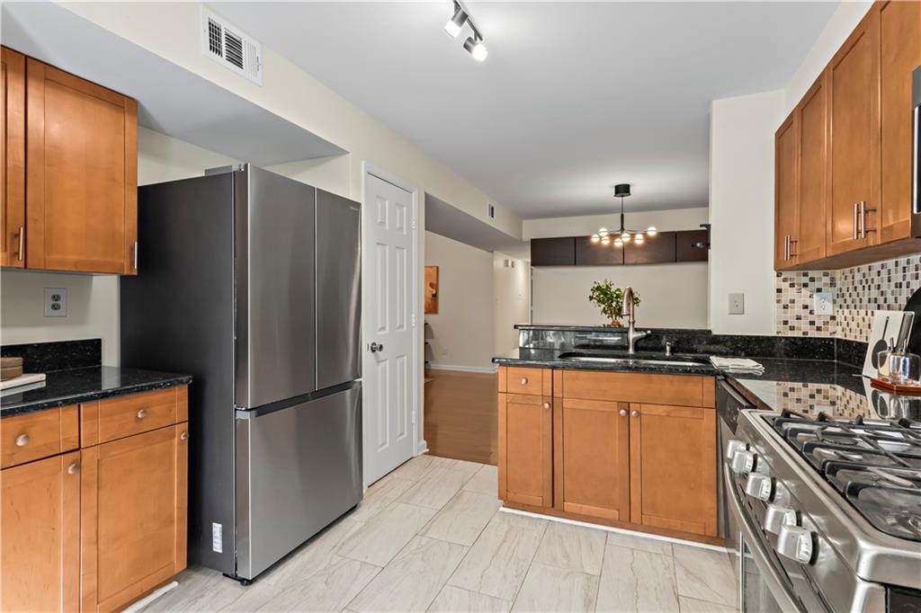 1498 Oakridge Court