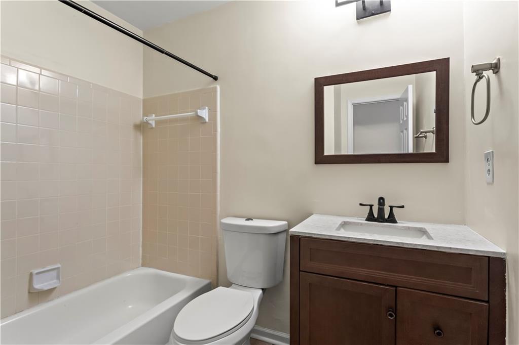 1498 Oakridge Court