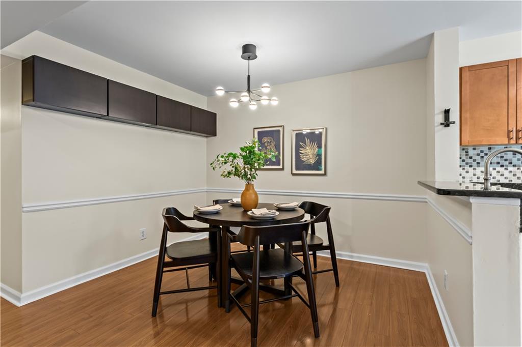 1498 Oakridge Court