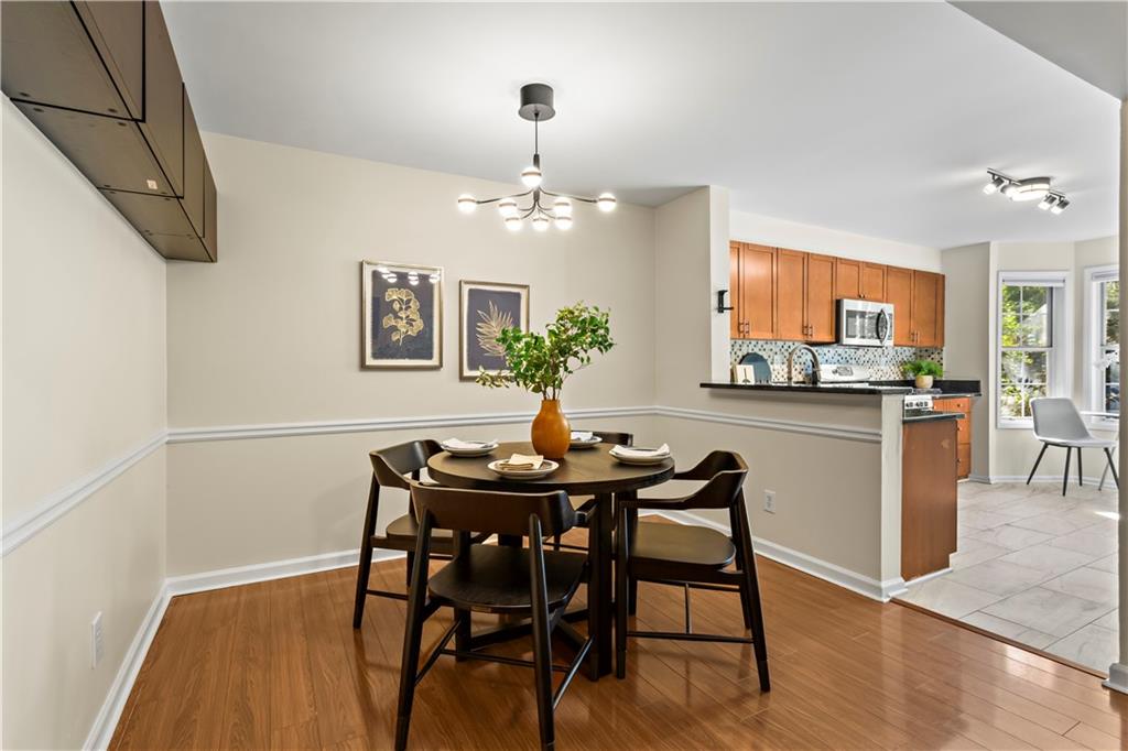 1498 Oakridge Court