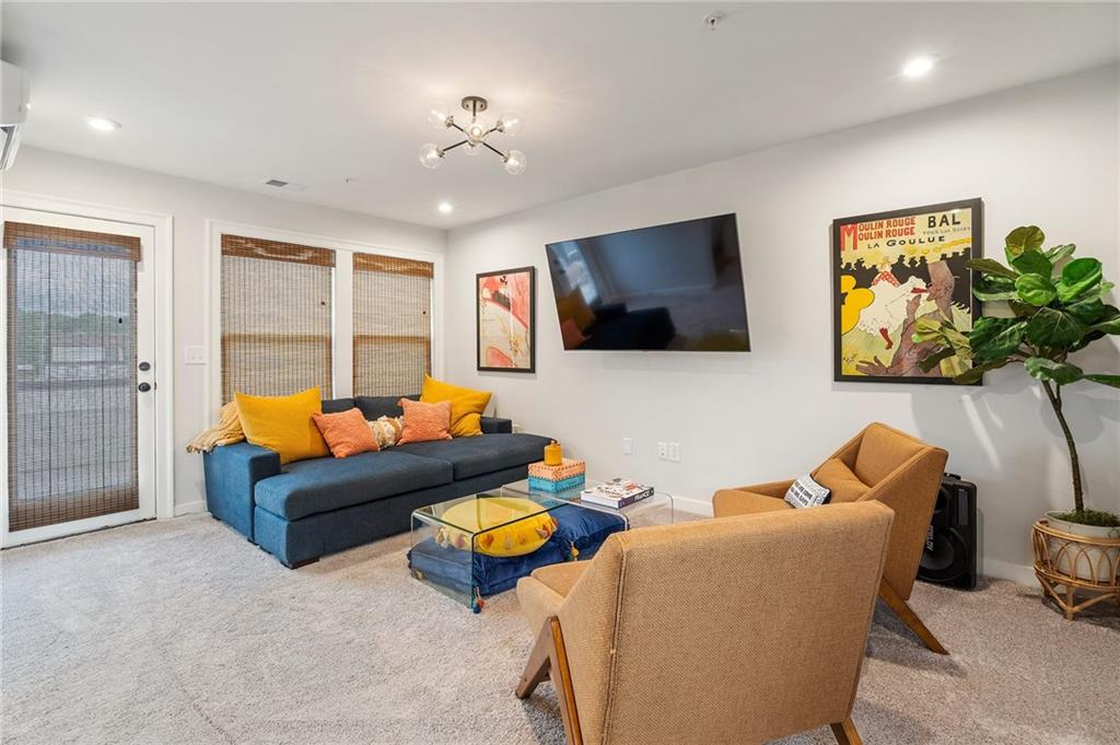 2127 Holtz Lane