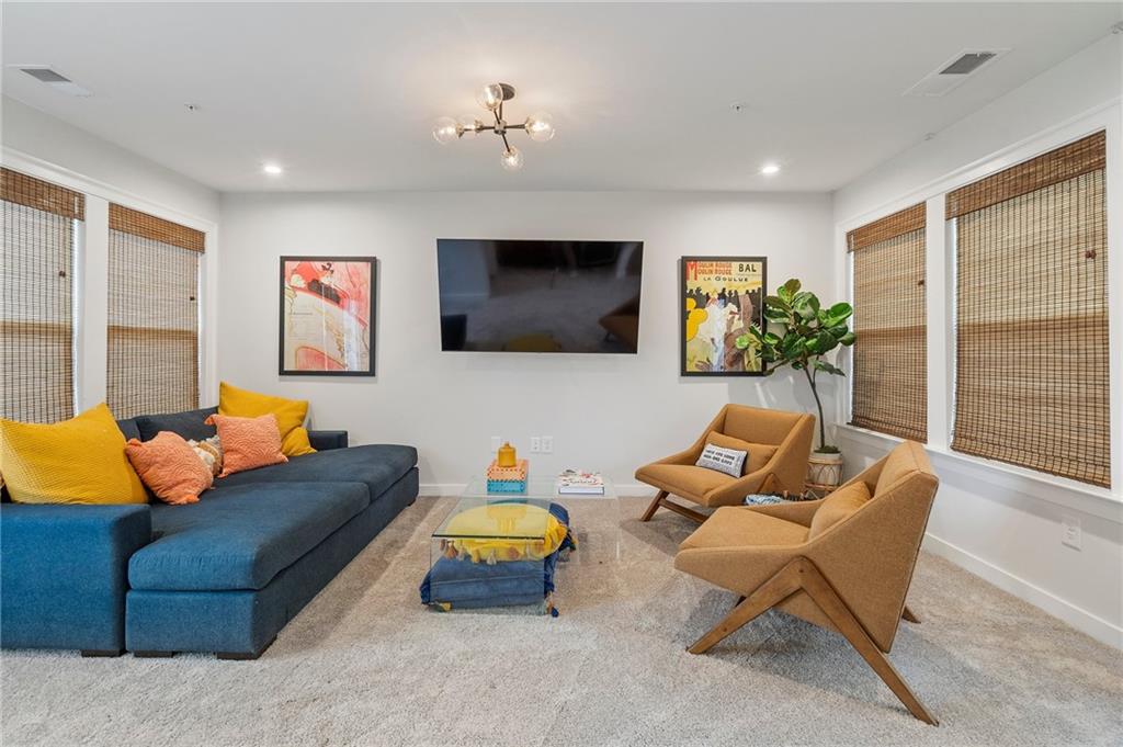 2127 Holtz Lane