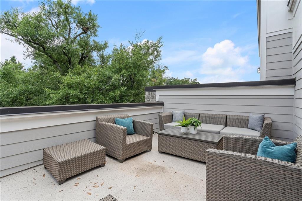 2127 Holtz Lane