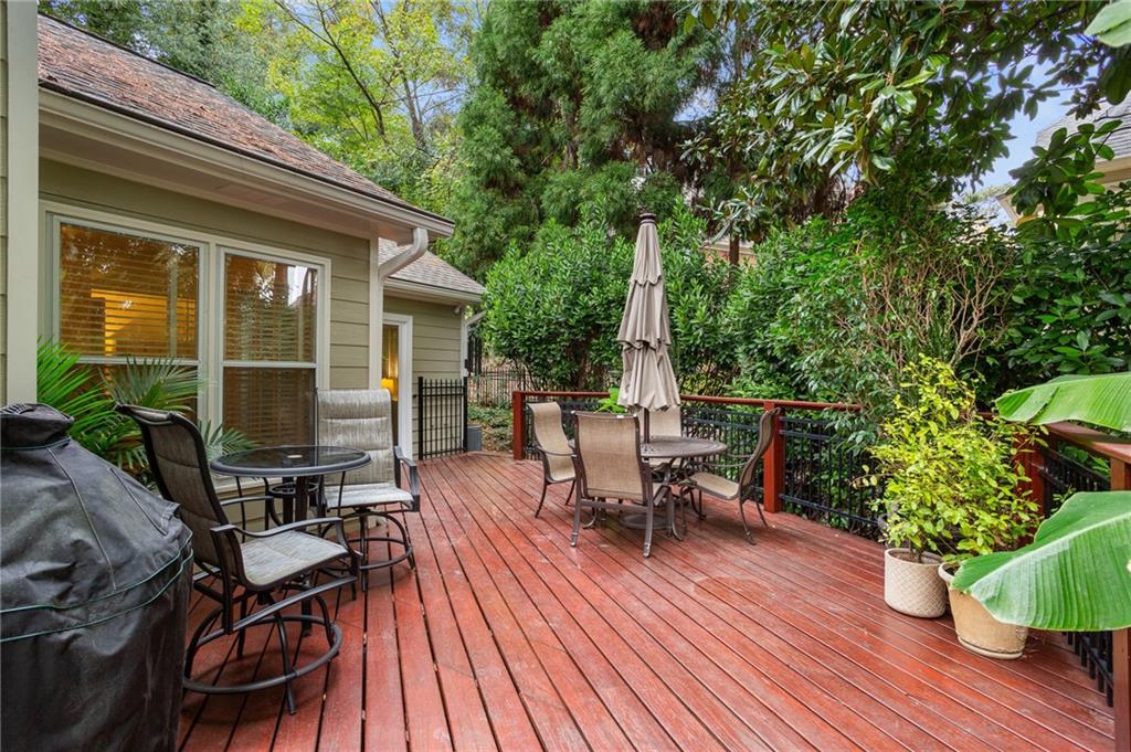 1005 Shady Valley Place NE