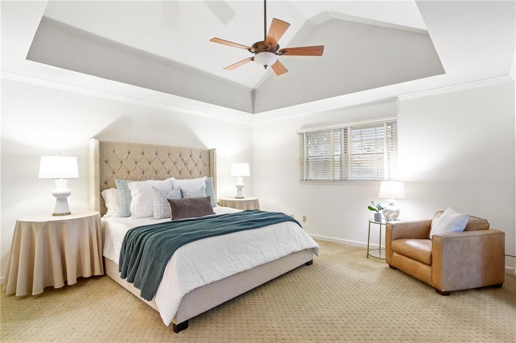 1005 Shady Valley Place NE