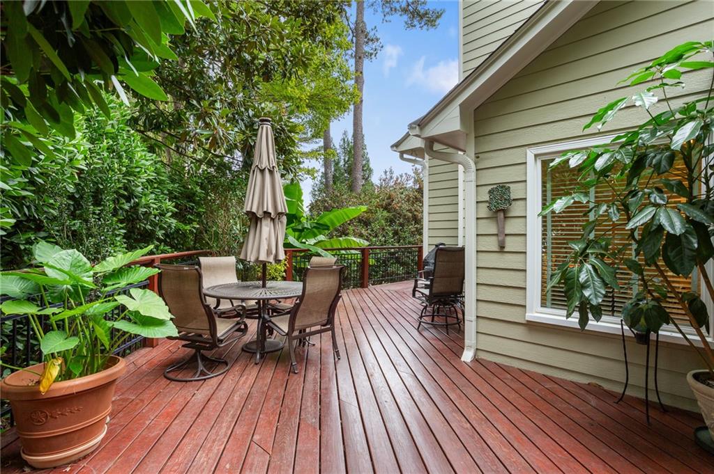 1005 Shady Valley Place NE