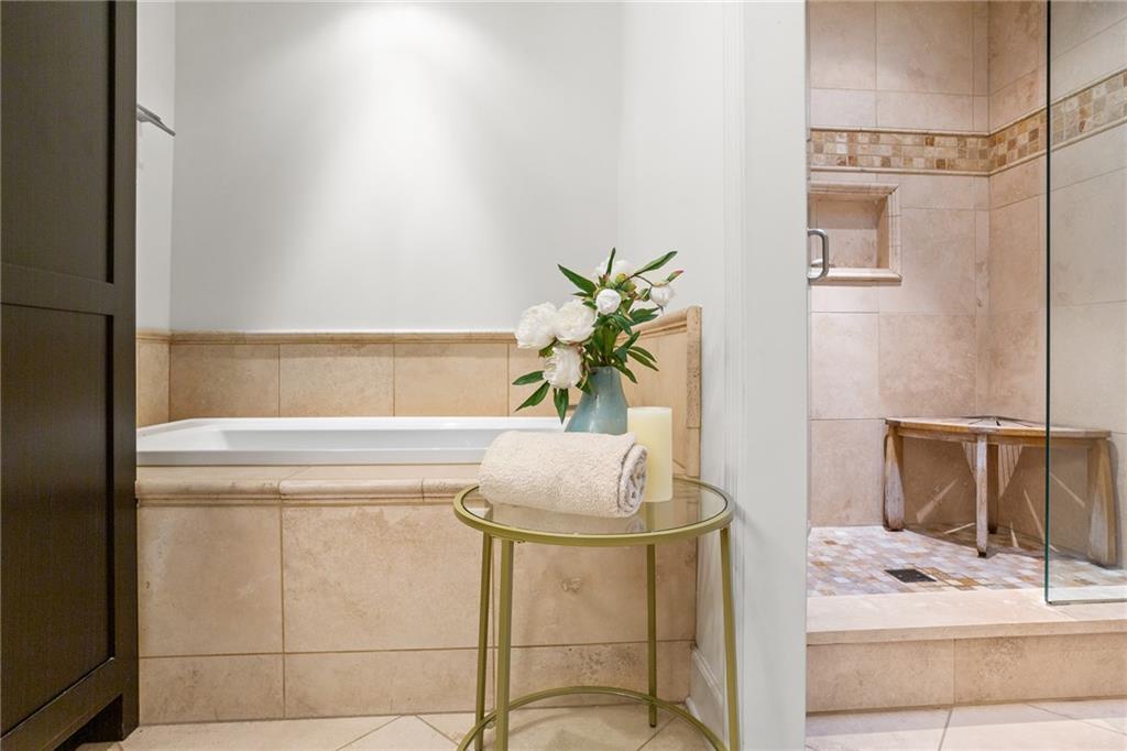 1005 Shady Valley Place NE