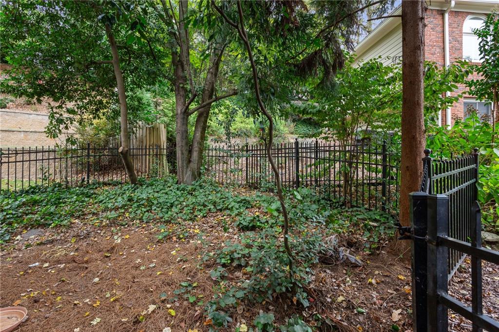 1005 Shady Valley Place NE