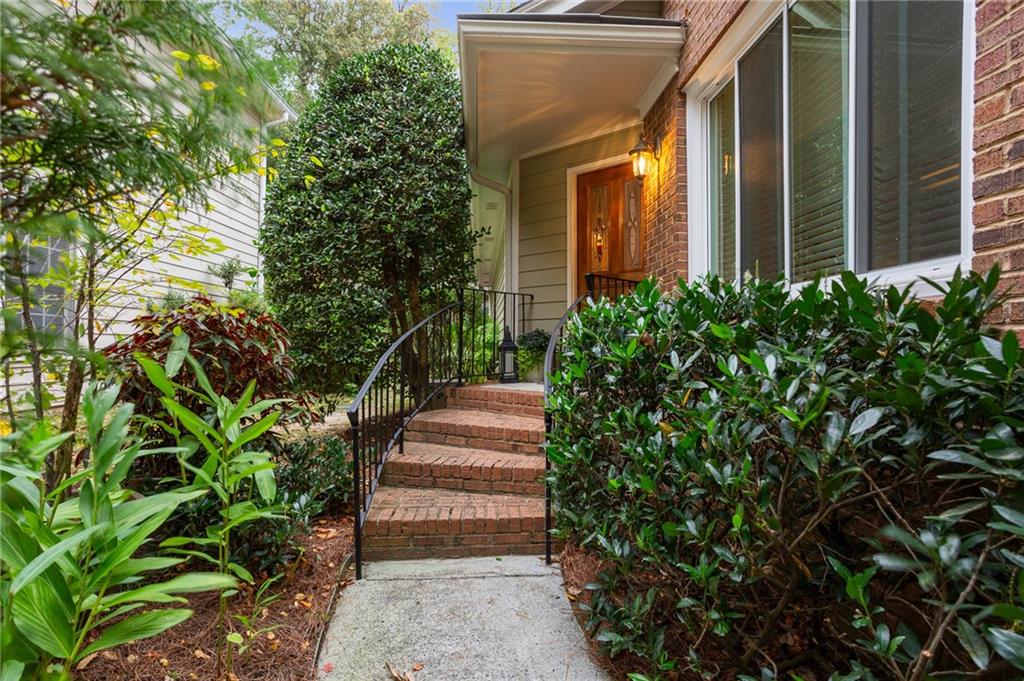 1005 Shady Valley Place NE