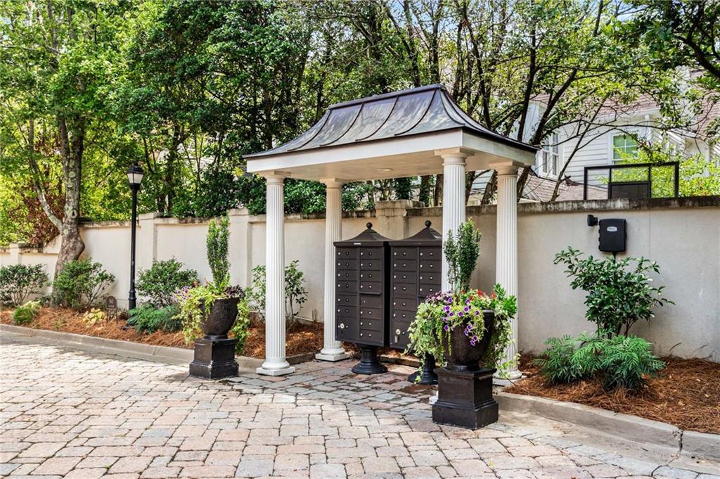 3685 Peachtree Road NE Unit 4