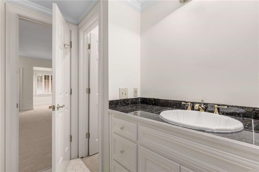 3685 Peachtree Road NE Unit 4
