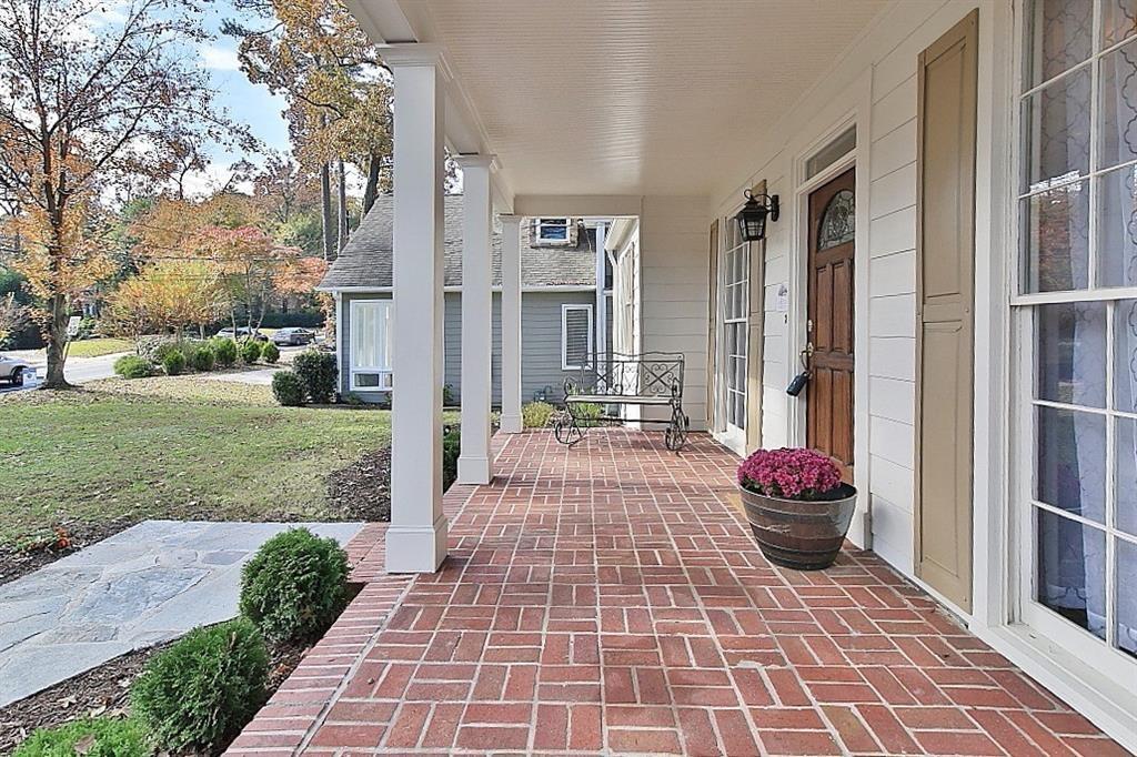 563 Collier Road NW