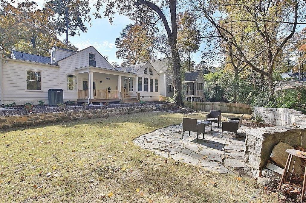 563 Collier Road NW