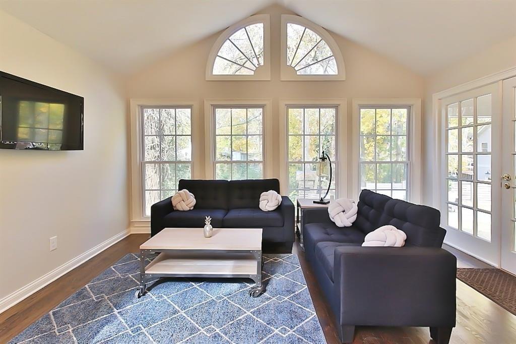 563 Collier Road NW