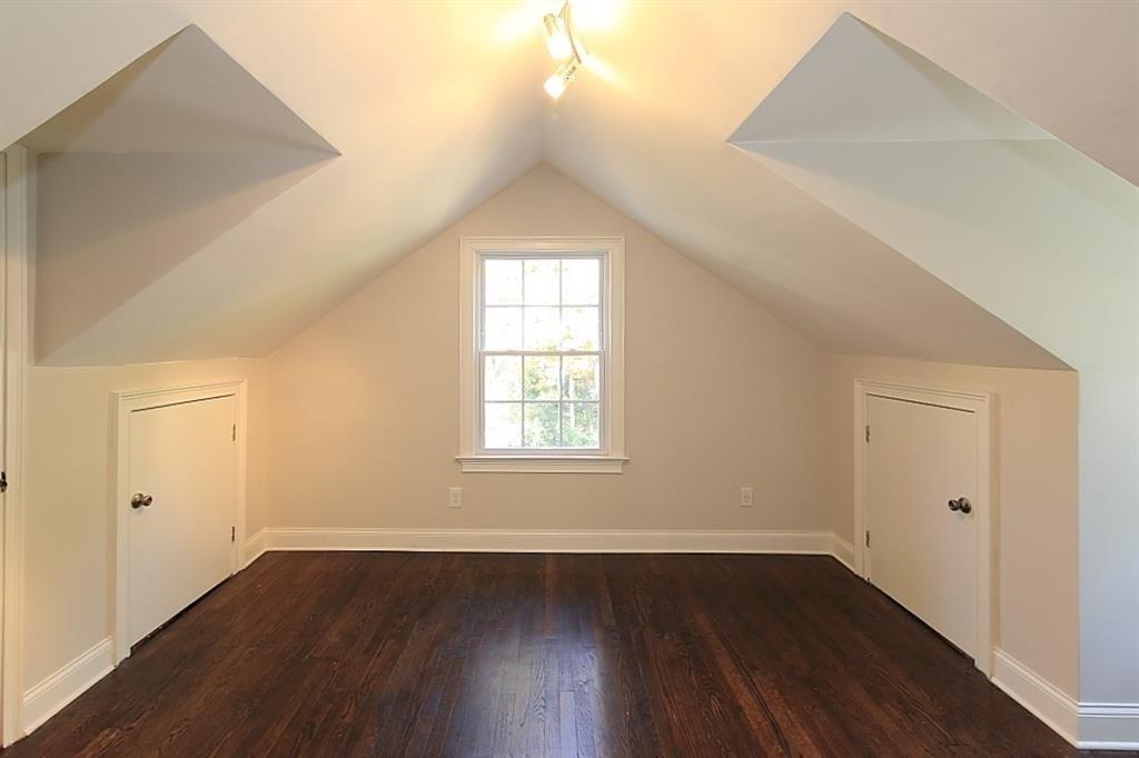 563 Collier Road NW