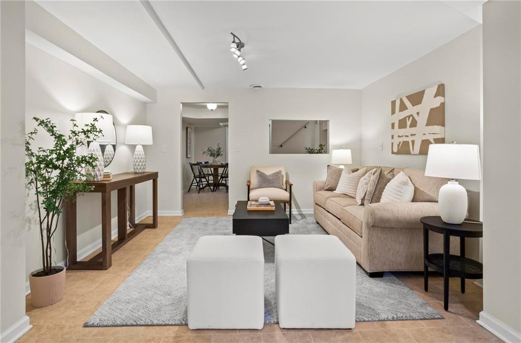 905 Edgewater Trail