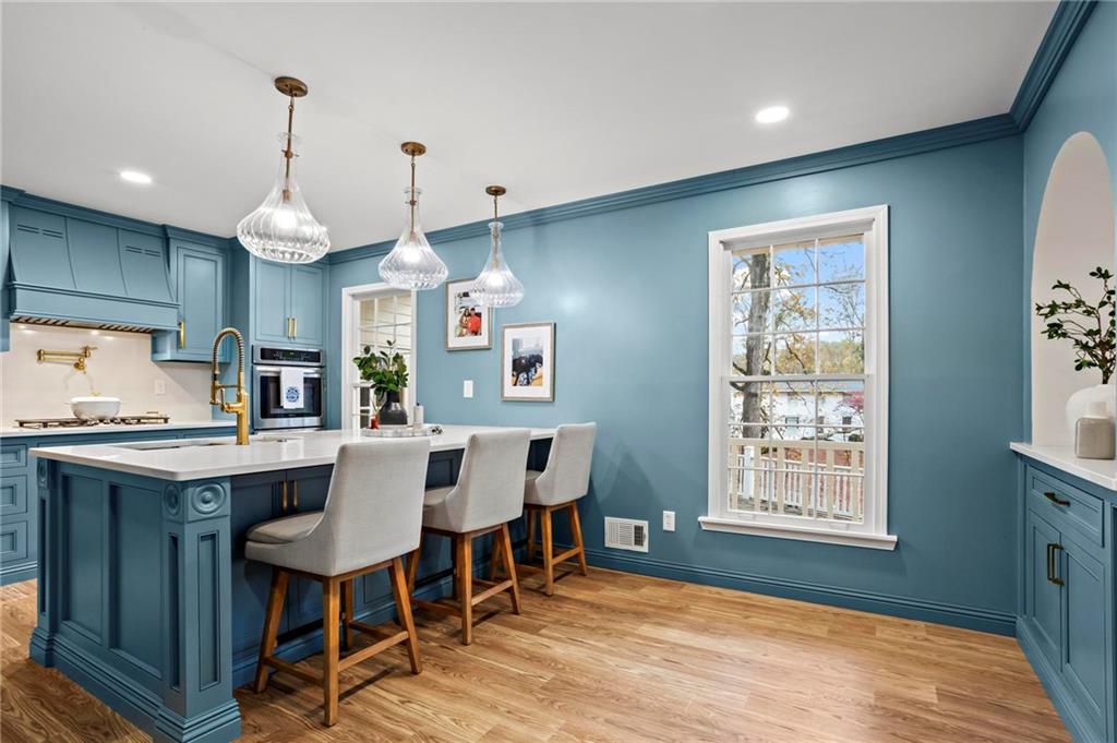 905 Edgewater Trail