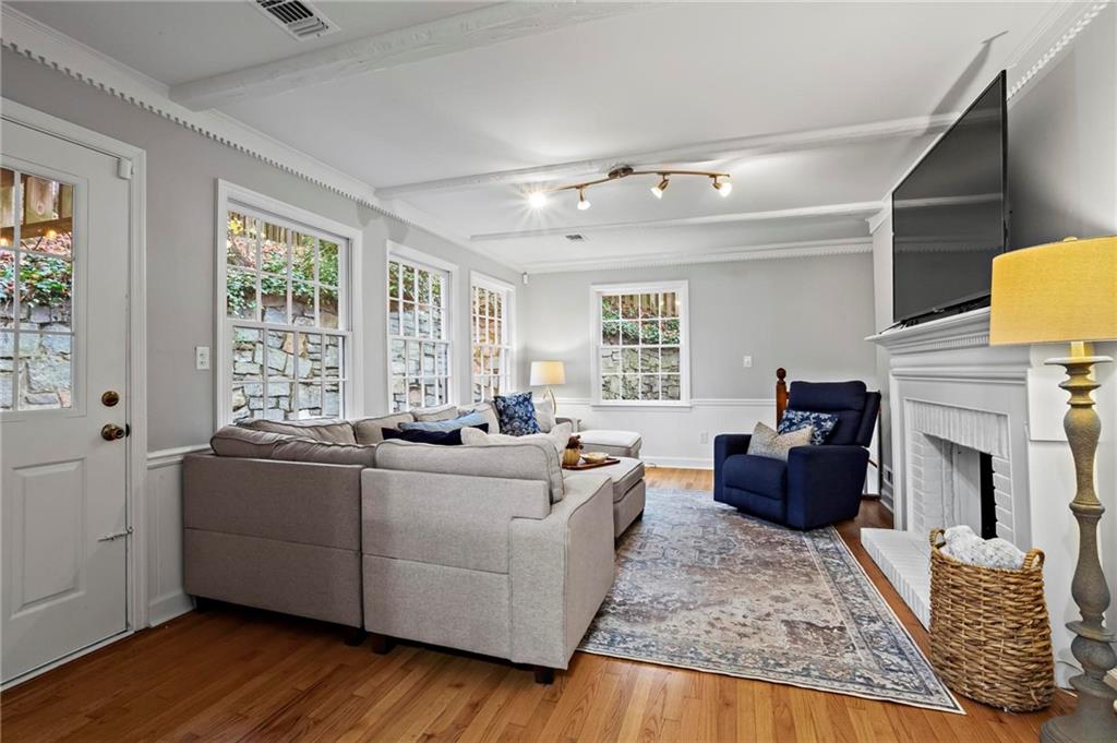 905 Edgewater Trail