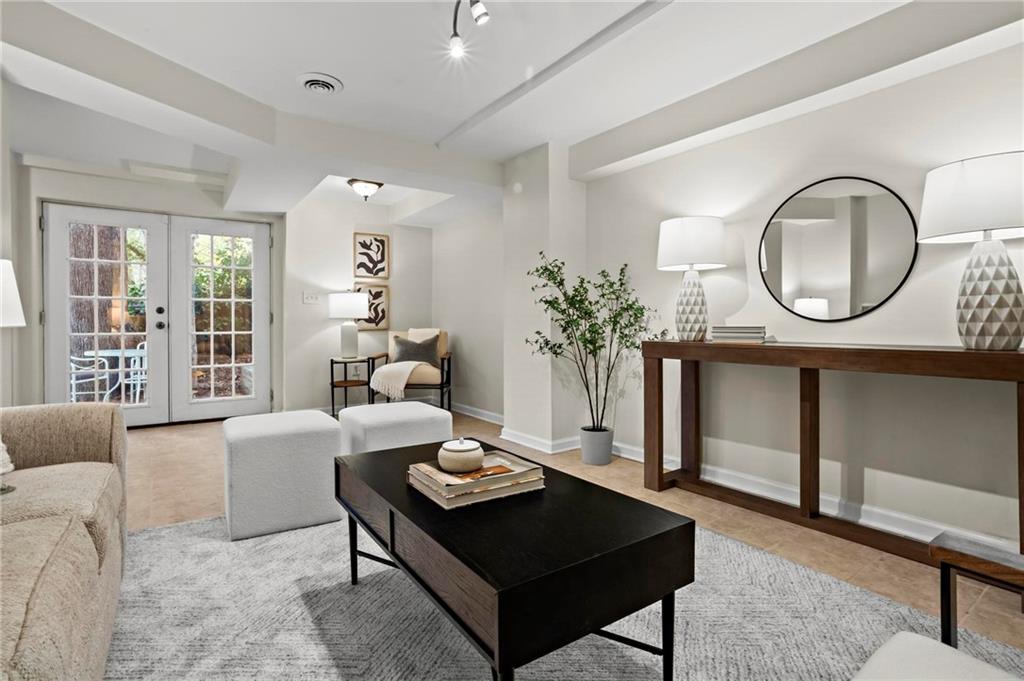 905 Edgewater Trail
