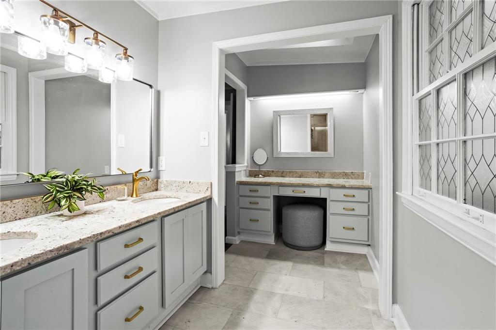 905 Edgewater Trail