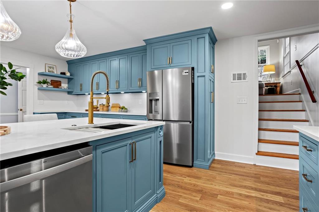 905 Edgewater Trail