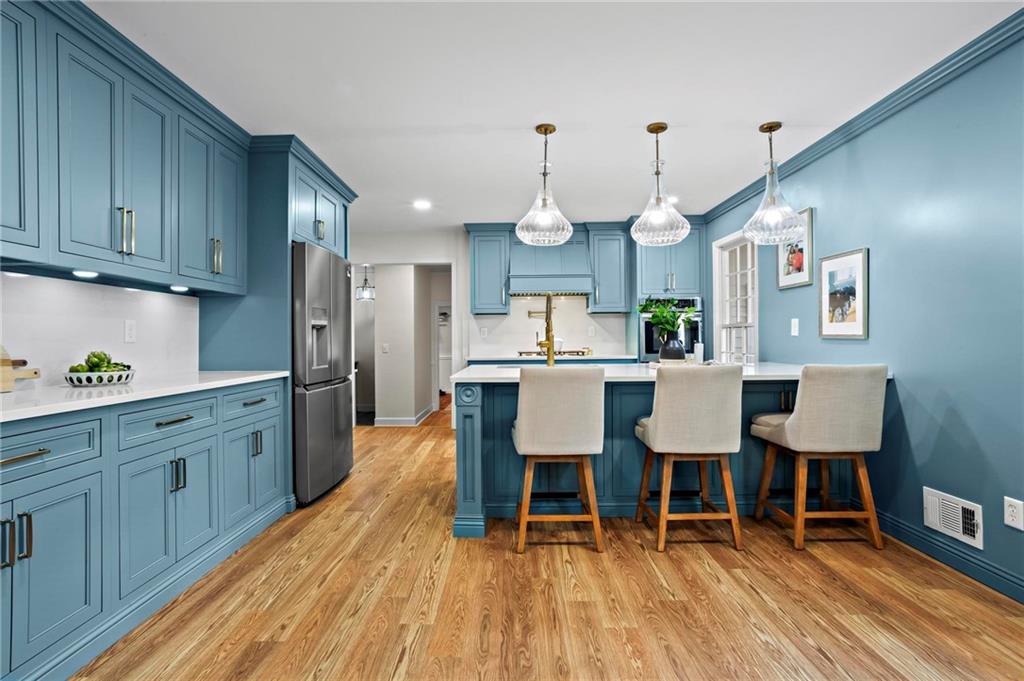 905 Edgewater Trail