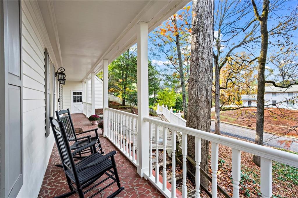 905 Edgewater Trail