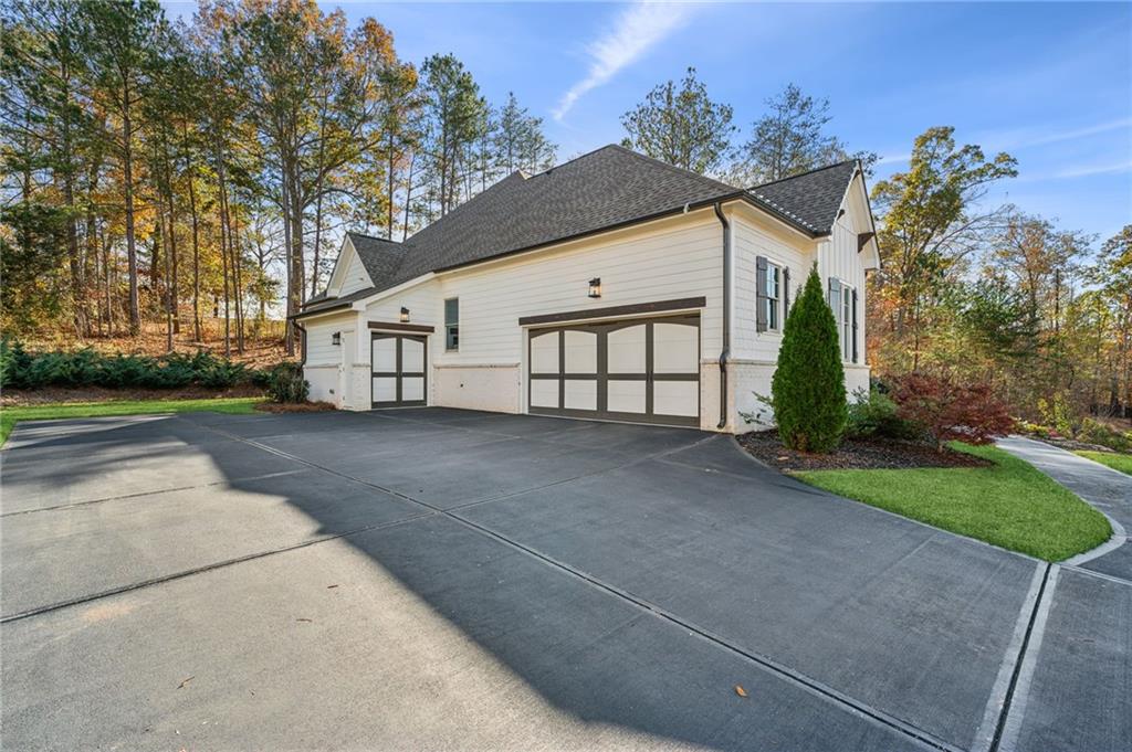 185 Stonehaven Drive