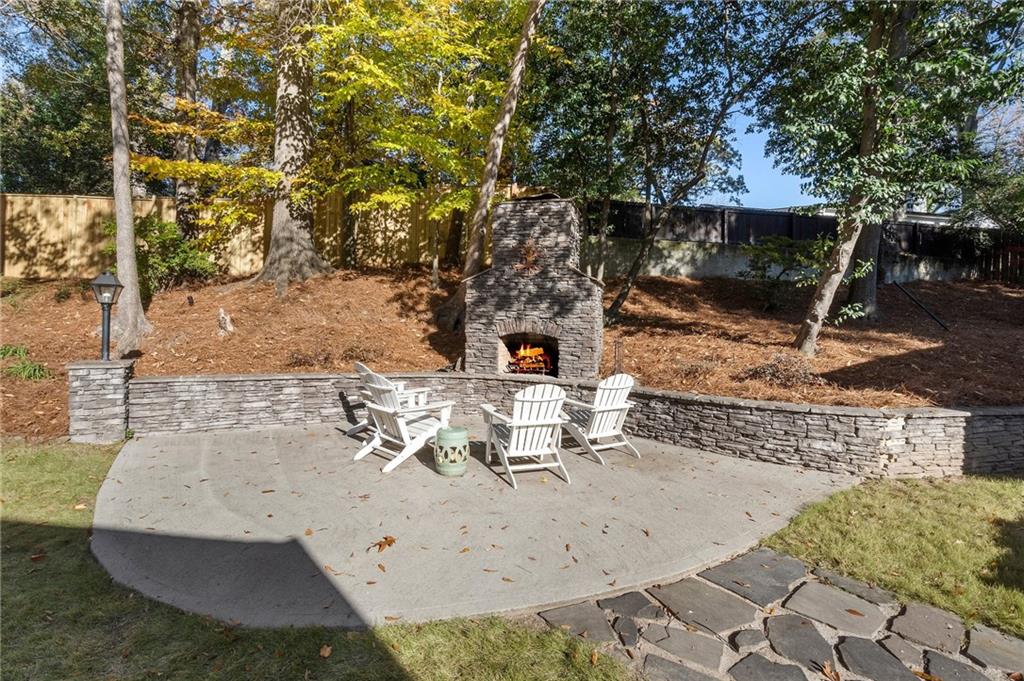 719 Forrest Trail NW