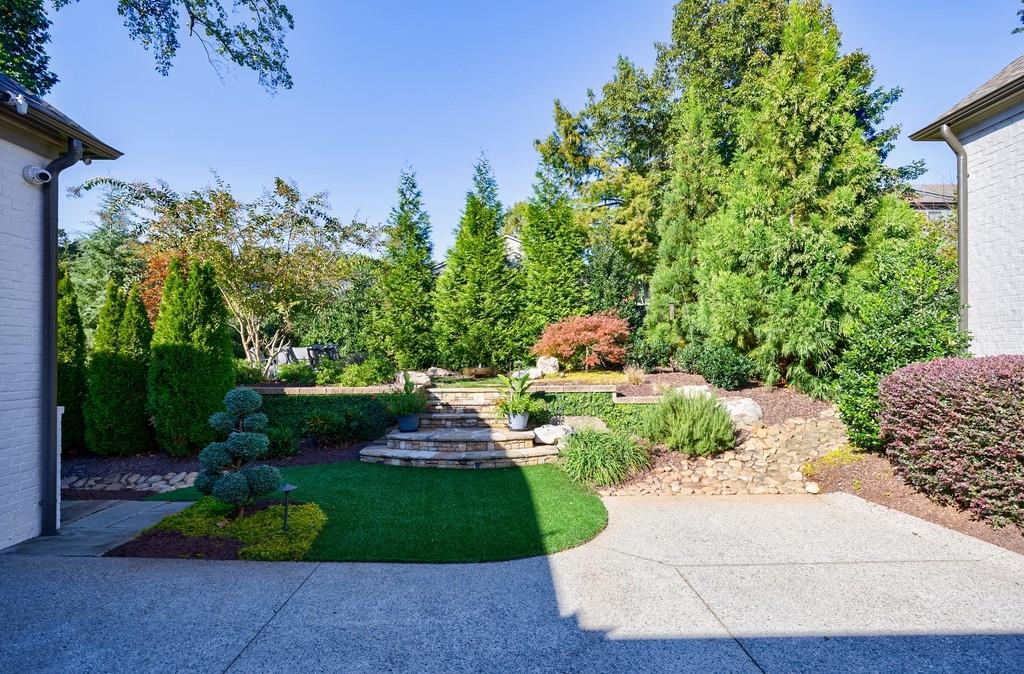230 Chastain Park Drive NE
