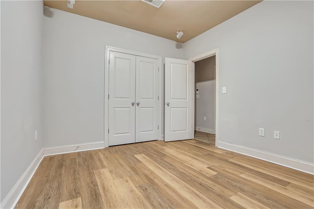 225 Carlyle Park Drive NE