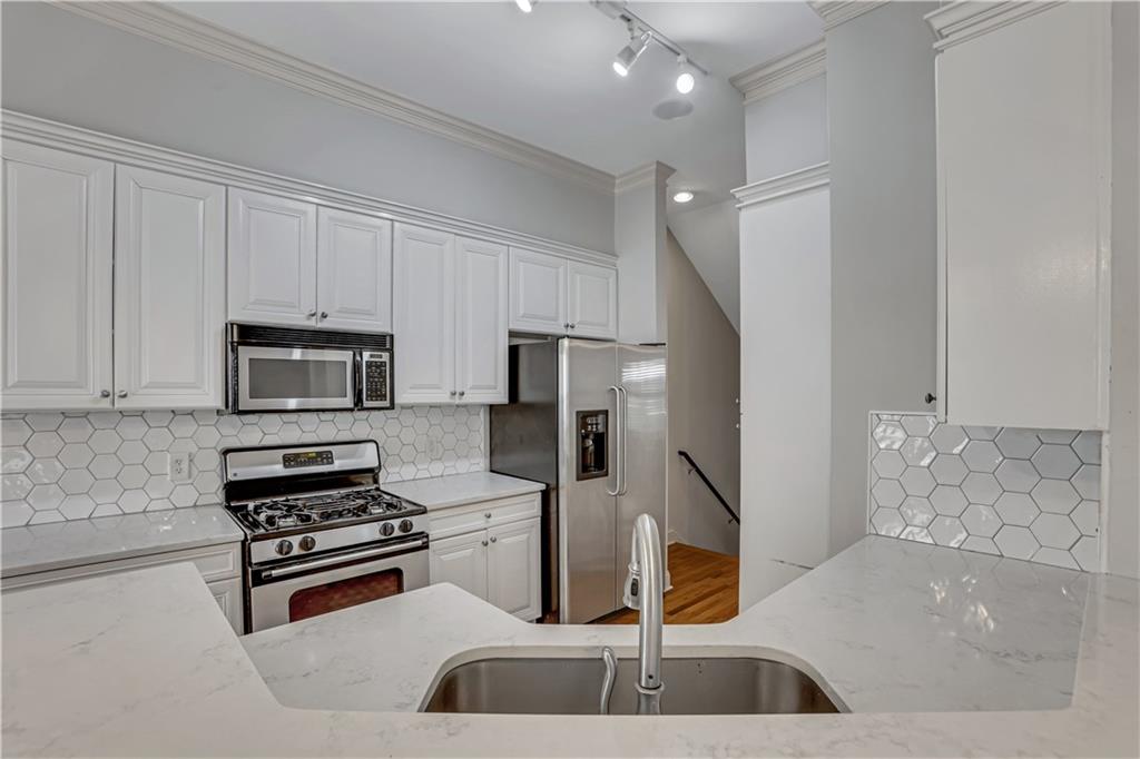 225 Carlyle Park Drive NE