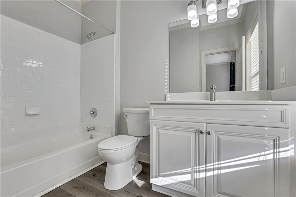 225 Carlyle Park Drive NE