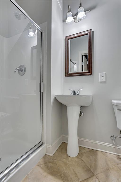 225 Carlyle Park Drive NE