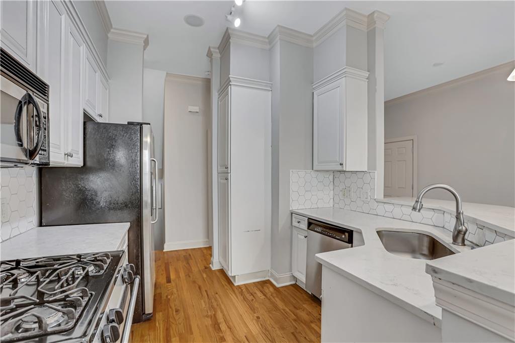 225 Carlyle Park Drive NE