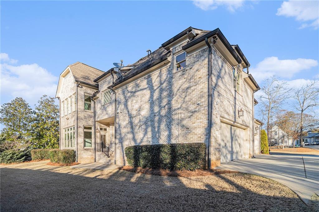 3862 Stratford Park Drive NE
