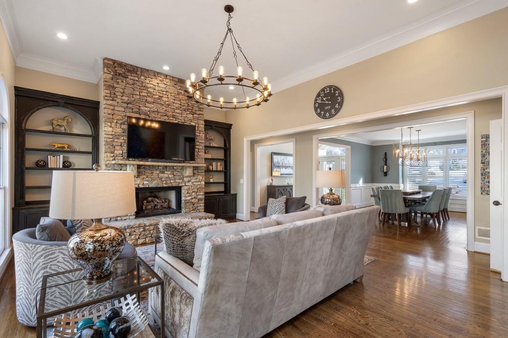 1240 Woodlawn Drive NE