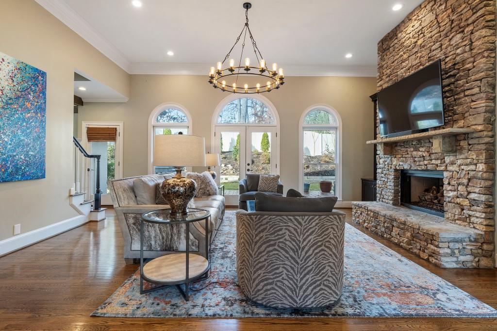 1240 Woodlawn Drive NE