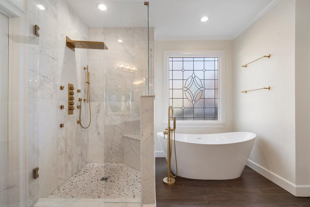 1240 Woodlawn Drive NE